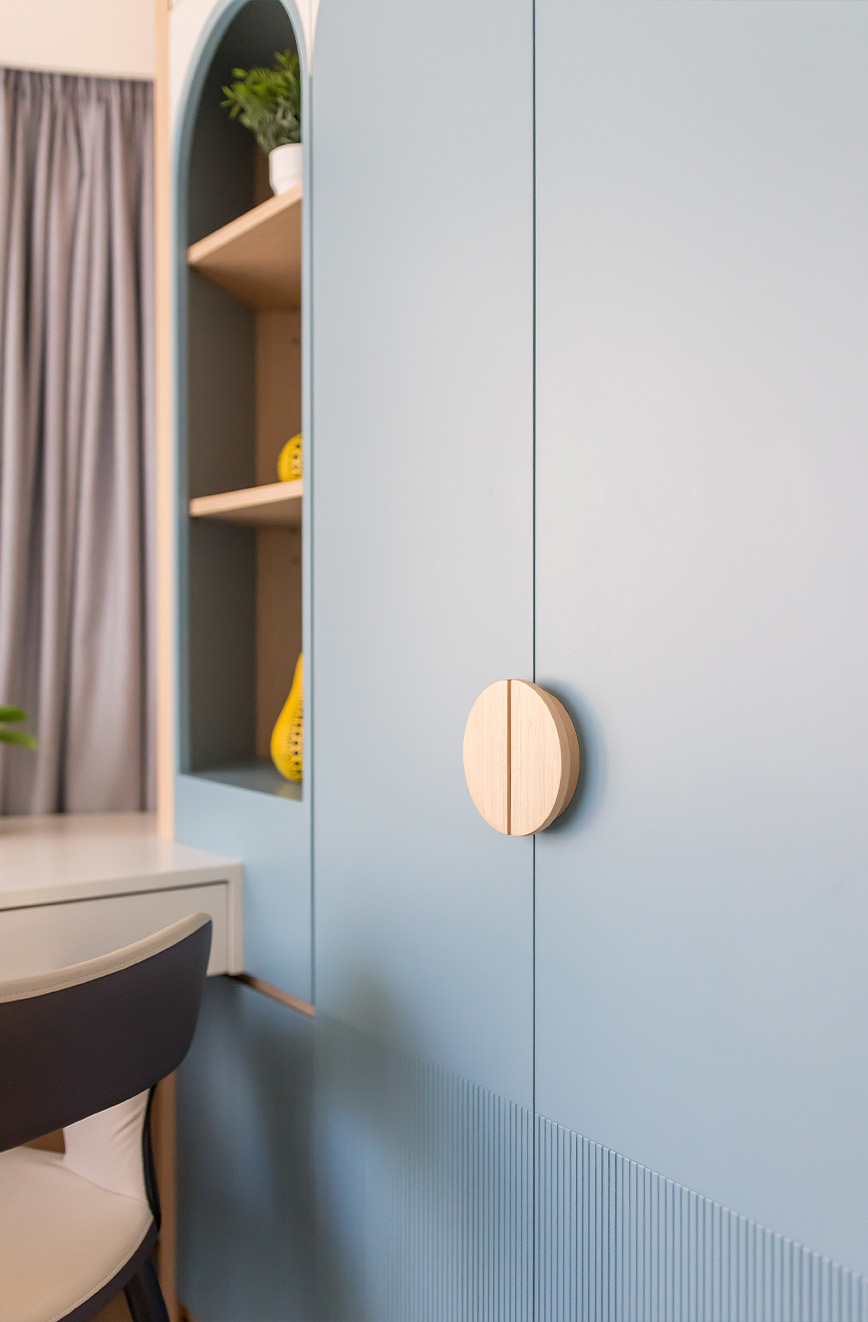 Left vertical image 3